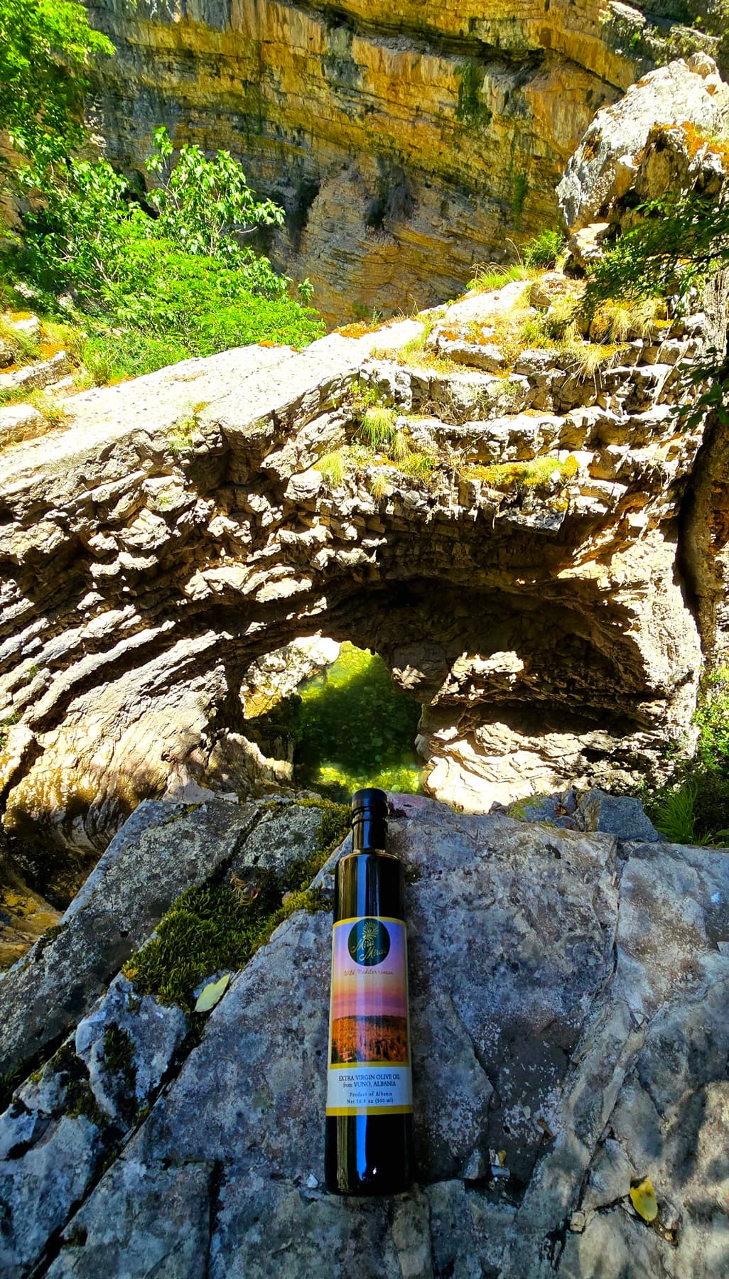 Vuno extra virgin olive oil bottle by natural stone and water